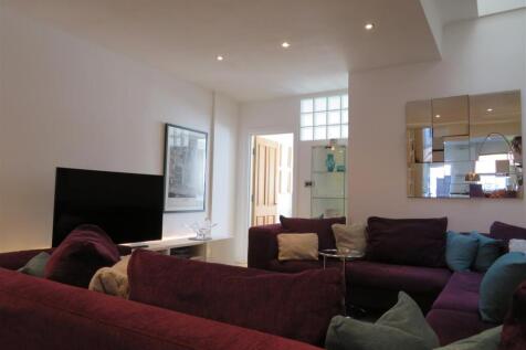 247 Milton Lounge2.JPG