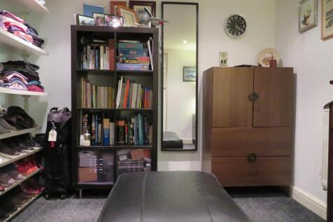 247 Milton Wardrobe3.JPG
