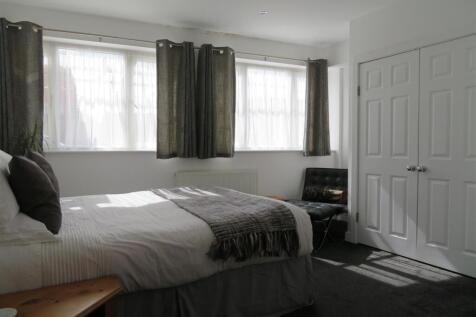 247 Milton Bed2.JPG