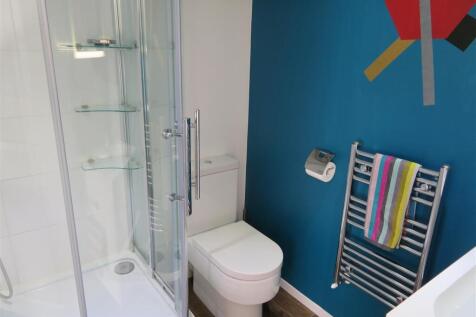 247 Milton Ensuite.JPG