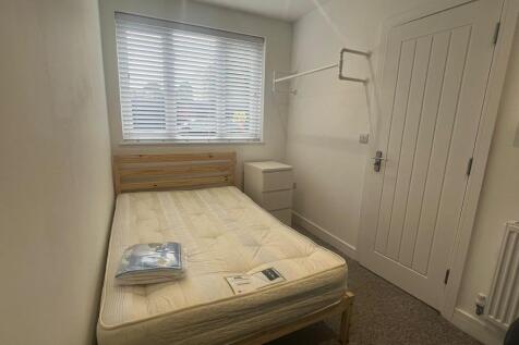 103 St P Bed 1e.jpg