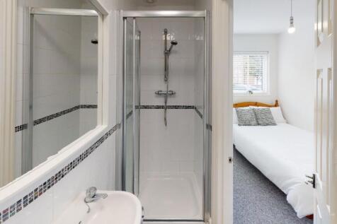 61-St-Pauls-Rd-Portsmouth-Bathroom.jpg