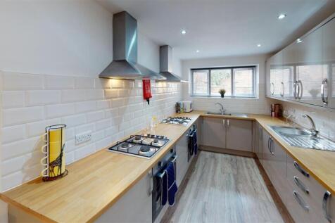 8-Montgomerie-Rd-Portsmouth-Kitchen (1).jpg
