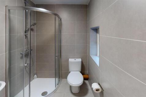 8-Montgomerie-Rd-Portsmouth-Bathroom (1).jpg