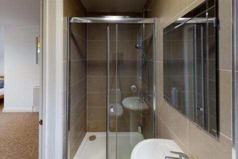 8-Montgomerie-Rd-Portsmouth-Bathroom (6).jpg