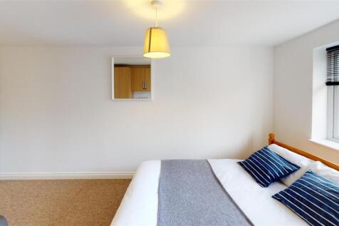 8-Montgomerie-Rd-Portsmouth-Bedroom (4).jpg