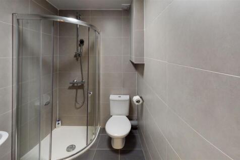 8-Montgomerie-Rd-Portsmouth-Bathroom (2).jpg