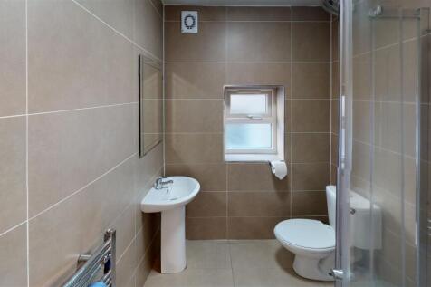 8-Montgomerie-Rd-Portsmouth-Bathroom (3).jpg