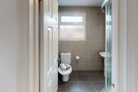 8-Montgomerie-Rd-Portsmouth-Bathroom (4).jpg