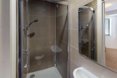 8-Montgomerie-Rd-Portsmouth-Bathroom.jpg