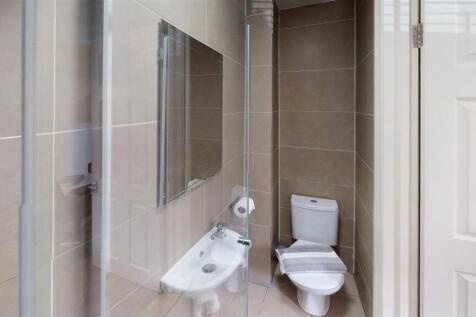 8-Montgomerie-Rd-Portsmouth-Bathroom (8).jpg