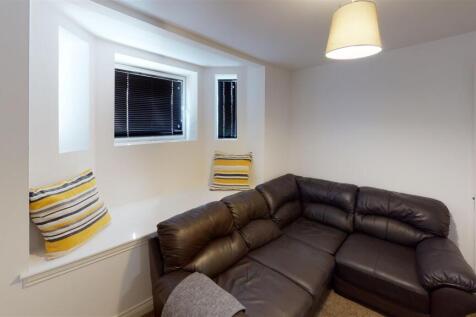 8-Montgomerie-Rd-Portsmouth-Living-Room.jpg