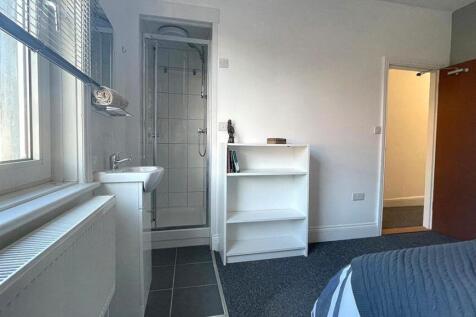 7-bed-student-house-hudson-road-portsmouth-(17).jp
