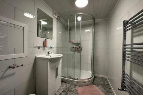 56BRN bathroom (4).jpg