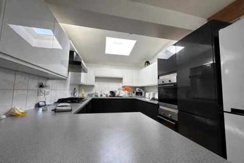 56BRN kitchen.jpg