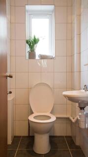 st-andrews-road-3-bed-student-flat-rental-cloakroo