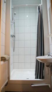 st-andrews-road-3-bed-student-flat-rental-shower.j