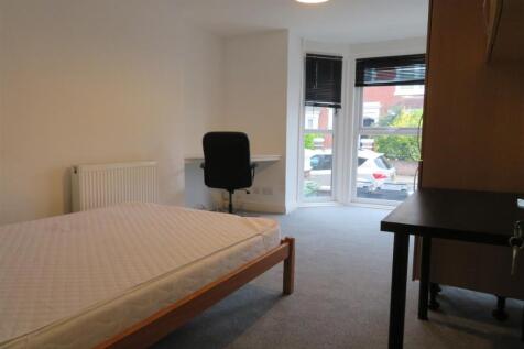 89B Cottage Room 1.JPG