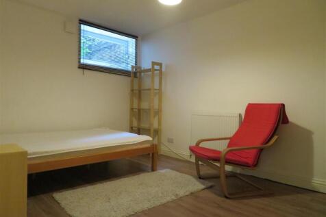 89B Cottage Room 3.JPG