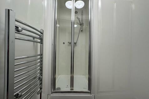 89B C Shower.jpg