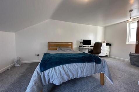 62B bedroom 3 (2).jpg