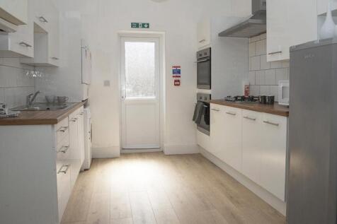 pains-road-1-6-bed-house  (16).jpg