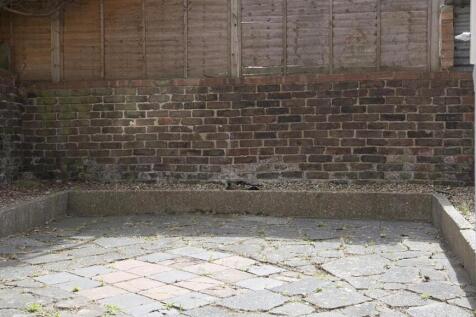 pains-road-1-6-bed-house  (14).jpg