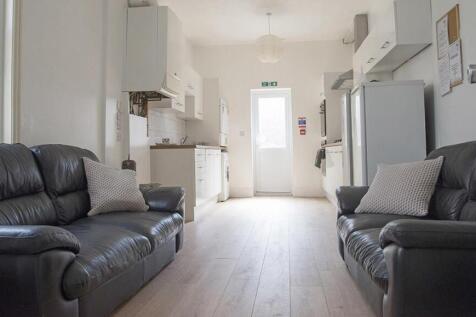 pains-road-1-6-bed-house  (15).jpg