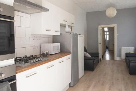 pains-road-1-6-bed-house  (18).jpg