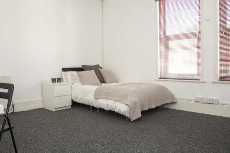 pains-road-1-6-bed-house  (23).jpg