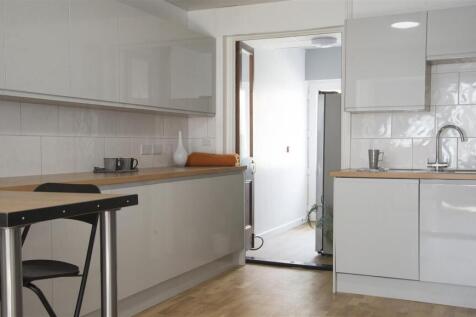 britannia-road-north-1-6-bed-house (3).jpg