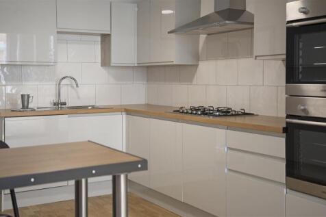 britannia-road-north-1-6-bed-house (5).jpg