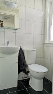 britannia-road-north-1-6-bed-house (14).jpg