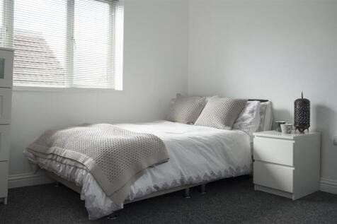 britannia-road-north-1-6-bed-house (17).jpg