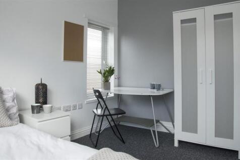 britannia-road-north-1-6-bed-house (18).jpg