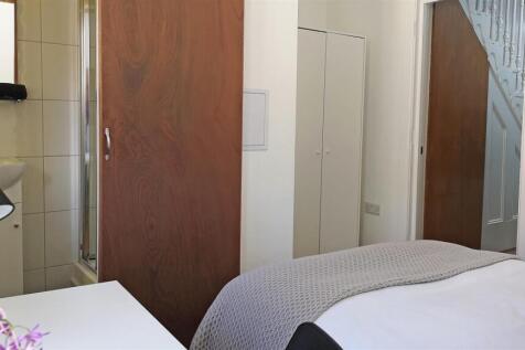 britannia-road-north-1-6-bed-house (39).jpg