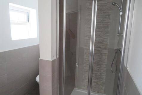 63 Fawcett Room 2 ensuite.JPG