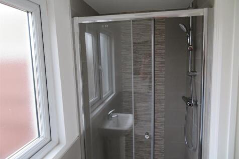 63 Fawcett Room 6 ensuite.JPG