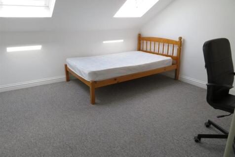 11 Stansted Bed6.JPG