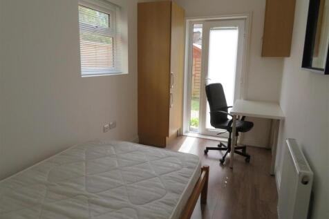 11 Stansted Bed3.JPG