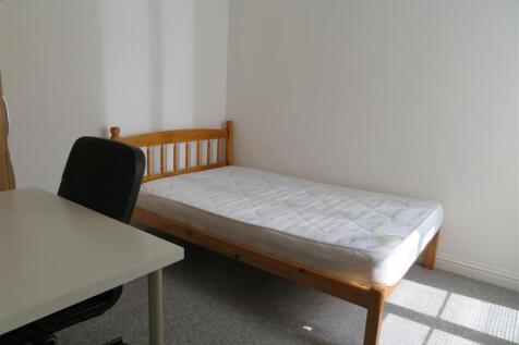 11 Stansted Bed2.JPG