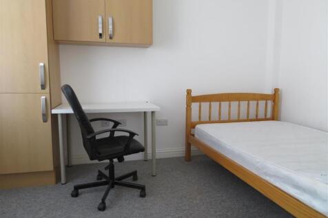 11 Stansted Bed1.JPG