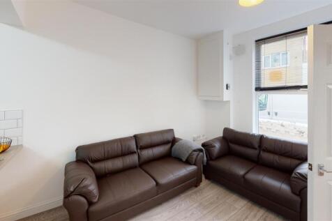 10-Margate-Rd-Portsmouth-Living-Room.jpg
