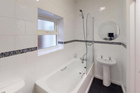 10-Margate-Rd-Portsmouth-Bathroom (1).jpg