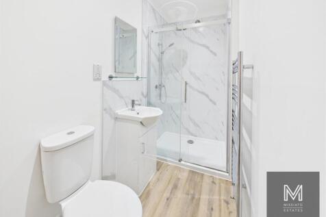 GF shower room.jpg