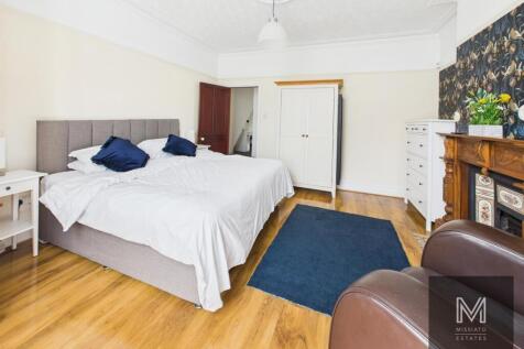 bedroom 1- 2.jpg