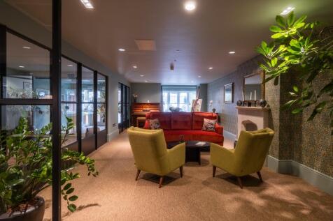 Village Lounge 