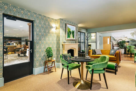 Village Lounge 