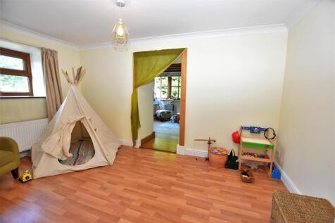 Cottage 2 lounge.jpg