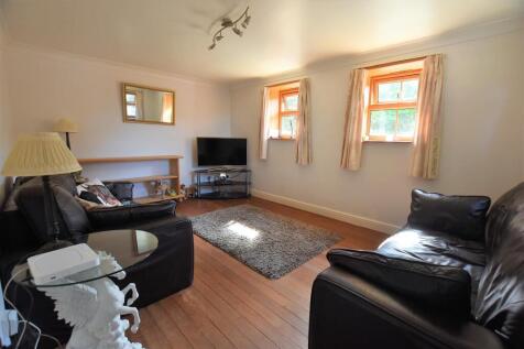 Cottage 1 lounge.jpg